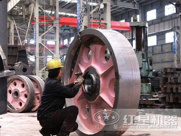 花岗岩鄂破机细致的做工 花岗岩鄂破机细致的做工