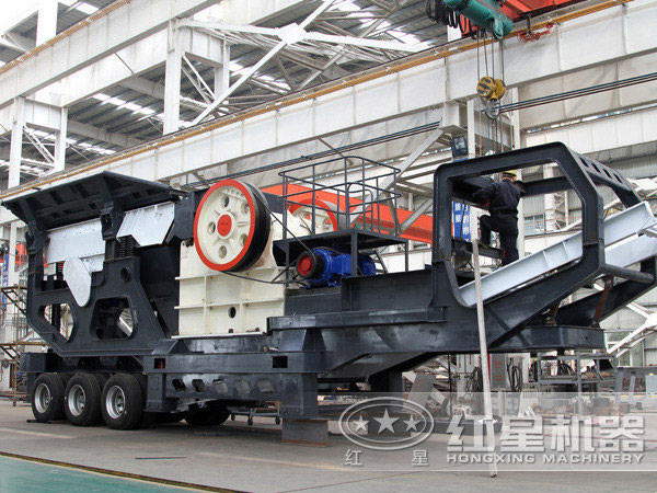 车架底盘设计紧凑的青石流动式碎石机 车架底盘设计紧凑的青石流动式碎石机