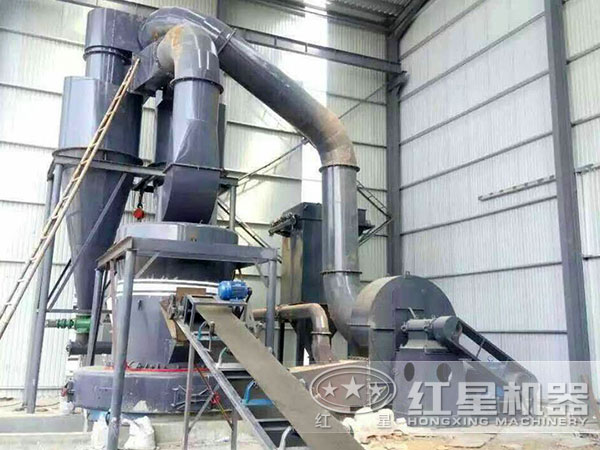 白云石雷蒙磨粉机工作现场 白云石雷蒙磨粉机工作现场