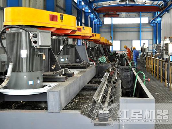 福建钼矿浮选工作现场 福建钼矿浮选工作现场