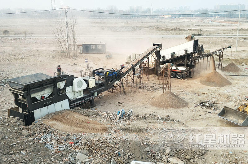 山东某移动建筑垃圾粉碎机处理现场 山东某移动建筑垃圾粉碎机处理现场