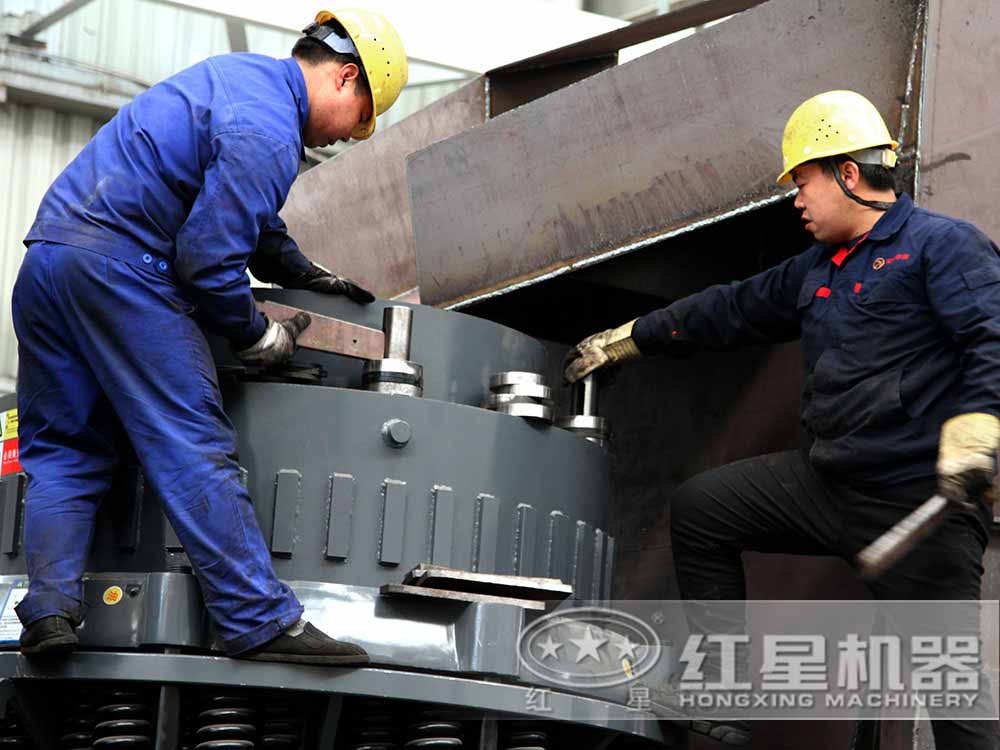 膨润土圆锥破碎机精细做工现场 膨润土圆锥破碎机精细做工现场