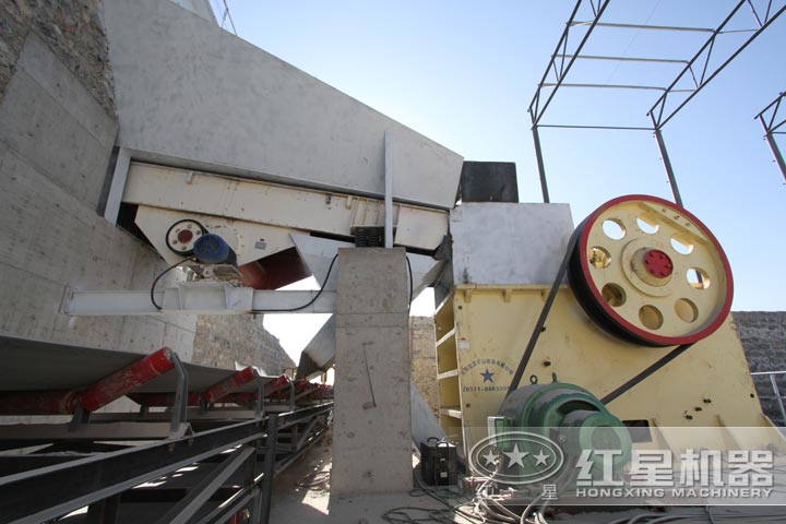 75粗颚破机在工作现场 75粗颚破机在工作现场