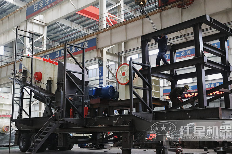 时产200吨四组合移动碎石机 时产200吨四组合移动碎石机