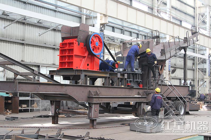 小型移动粉碎机生产车间 小型移动粉碎机生产车间