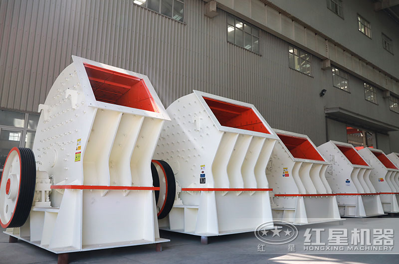 图4:重锤式碎石机 图4:重锤式碎石机