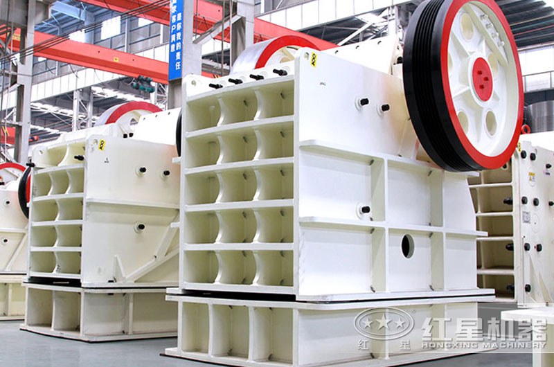 图1:颚式破碎机 图1:颚式破碎机