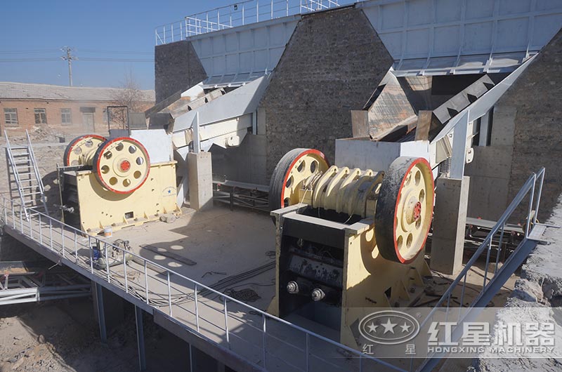 河北客户大型液压鄂式破碎机作业现场图 河北客户大型液压鄂式破碎机作业现场图