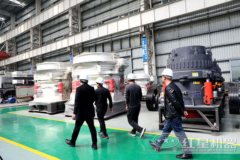 小型圆锥碎石机客户来厂参观 小型圆锥碎石机客户来厂参观