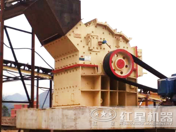 第四代新型制砂机作业现场图 第四代新型制砂机作业现场图