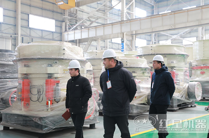 经理陪同客户来厂参观 经理陪同客户来厂参观