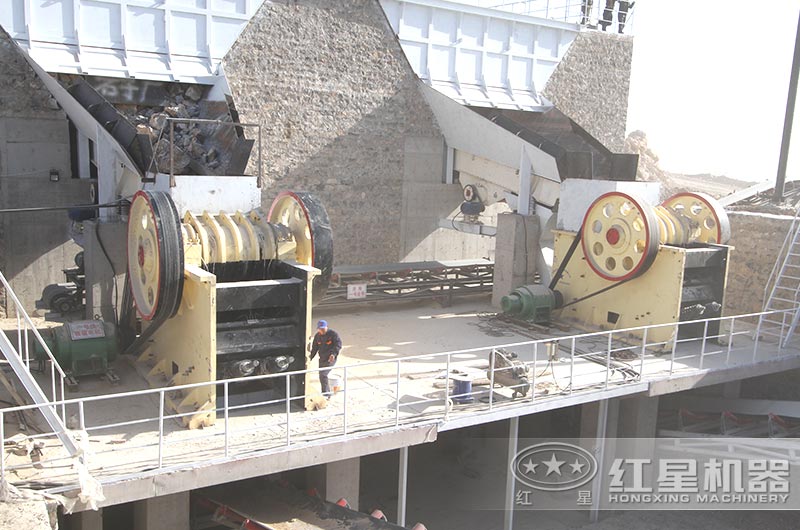 大型粉碎机生产现场图 大型粉碎机生产现场图