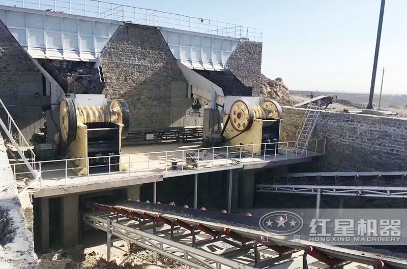 鄂式破碎机工作现场实拍图 鄂式破碎机工作现场实拍图