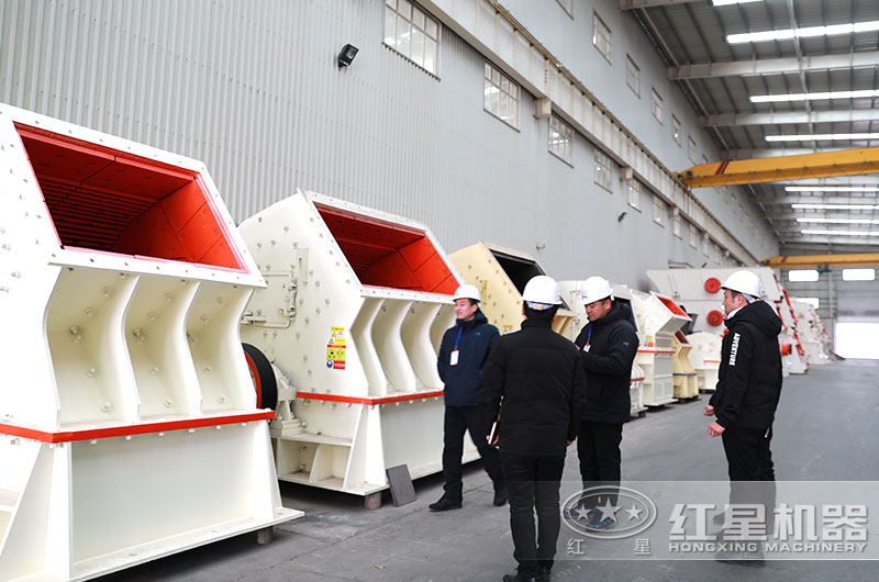 经理陪同客户来厂参观 经理陪同客户来厂参观