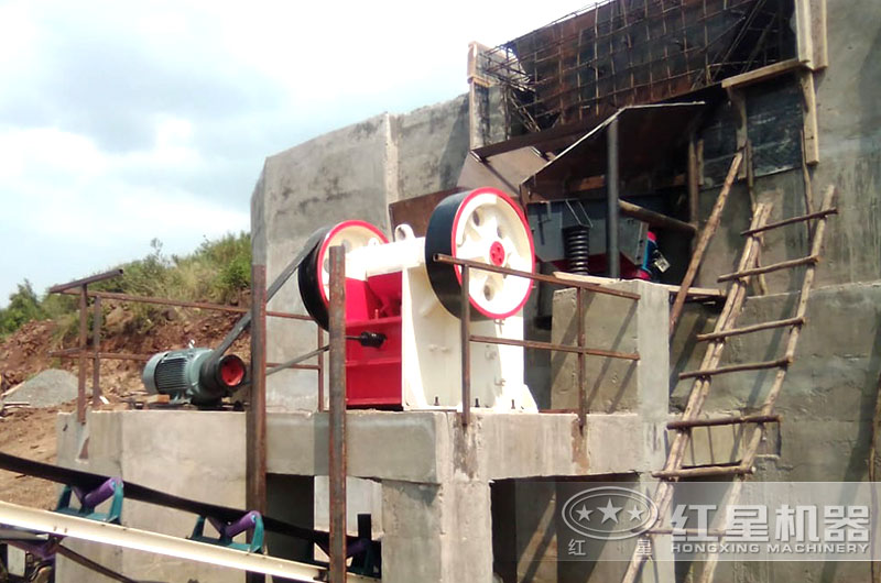时产50吨颚式破碎机工作现场图 时产50吨颚式破碎机工作现场图