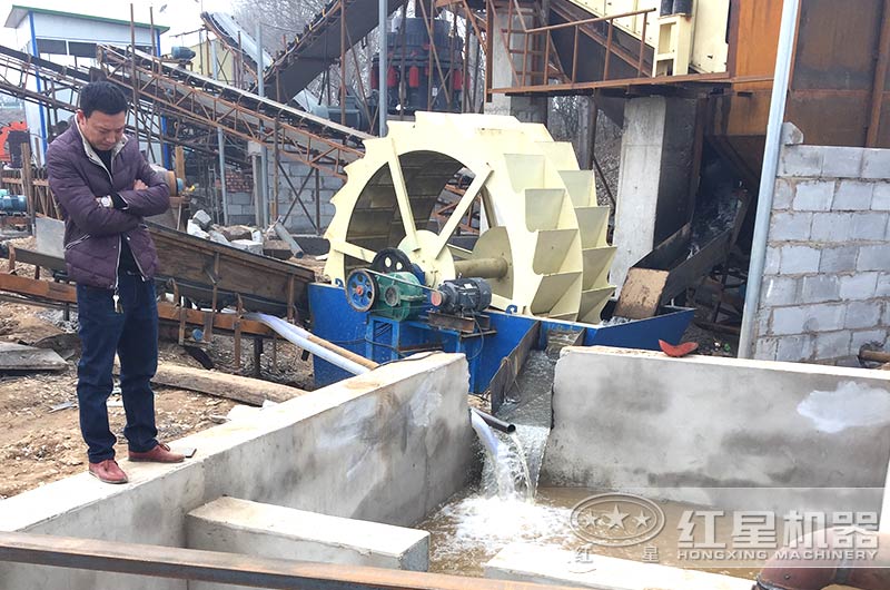 洗砂现场,建设沉淀池 洗砂现场,建设沉淀池