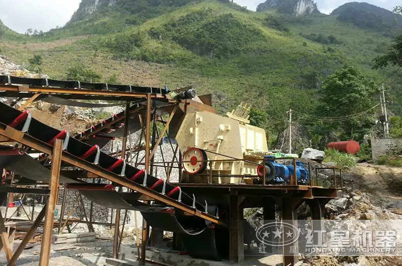 湖北客户现场安装图(反击式破碎机) 湖北客户现场安装图(反击式破碎机)