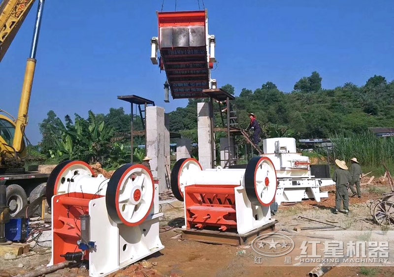 鄂式碎石机现场安装图 鄂式碎石机现场安装图