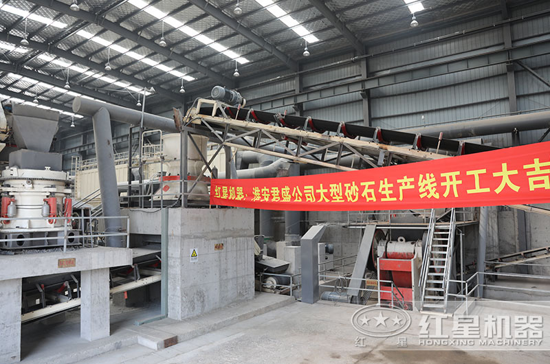 破碎石料机器作业现场图片 破碎石料机器作业现场图片