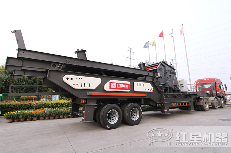 移动破石子机设备直接开往客户现场 移动破石子机设备直接开往客户现场