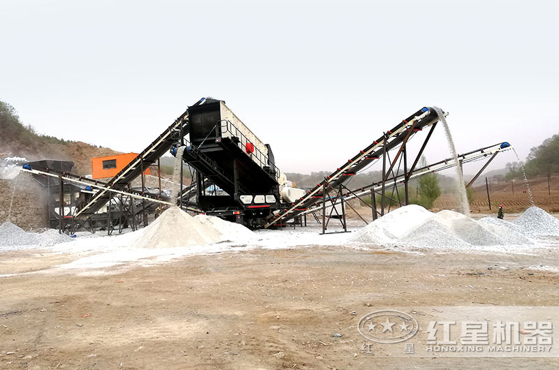 废水泥块破碎现场 废水泥块破碎现场