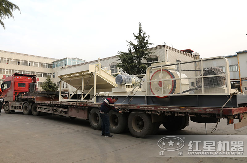 对辊破碎机发往客户现场 对辊破碎机发往客户现场