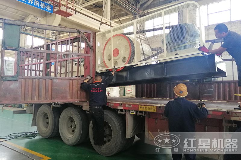 对辊制砂机装车准备发货 对辊制砂机装车准备发货