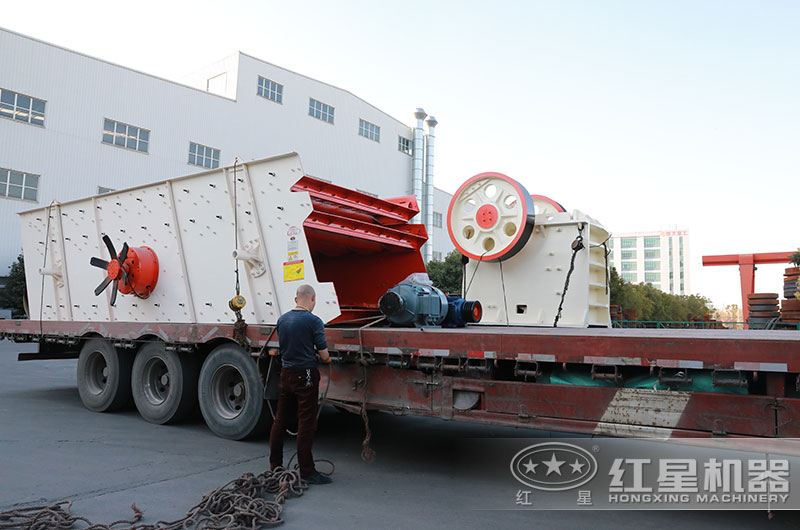 小型鄂式碎石机装车发货 小型鄂式碎石机装车发货