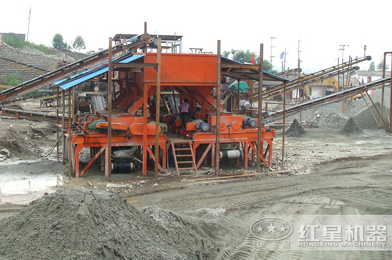 对辊式制砂机生产现场 对辊式制砂机生产现场