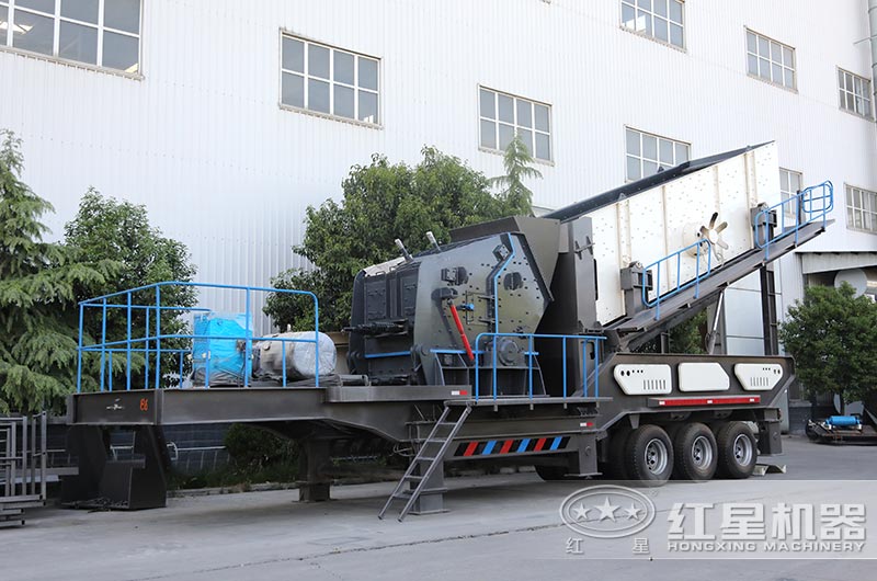 轮胎式移动破碎站(反击破) 轮胎式移动破碎站(反击破)