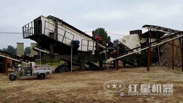 河北重锤破移动破碎站碎煤现场,碎煤简单,一机搞定 河北重锤破移动破碎站碎煤现场,碎煤简单,一机搞定