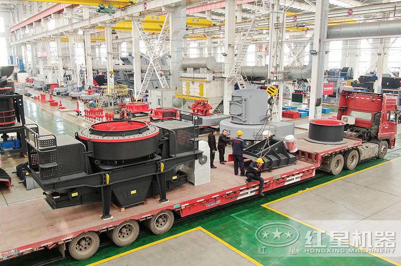 开云电竞花岗岩制砂机设备装车发货现场 开云电竞花岗岩制砂机设备装车发货现场