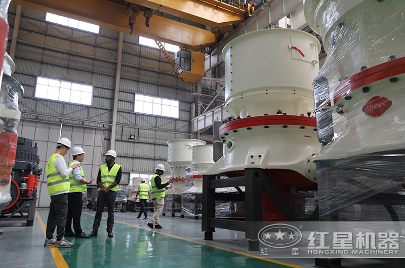 客户来厂参观圆锥破碎机 客户来厂参观圆锥破碎机