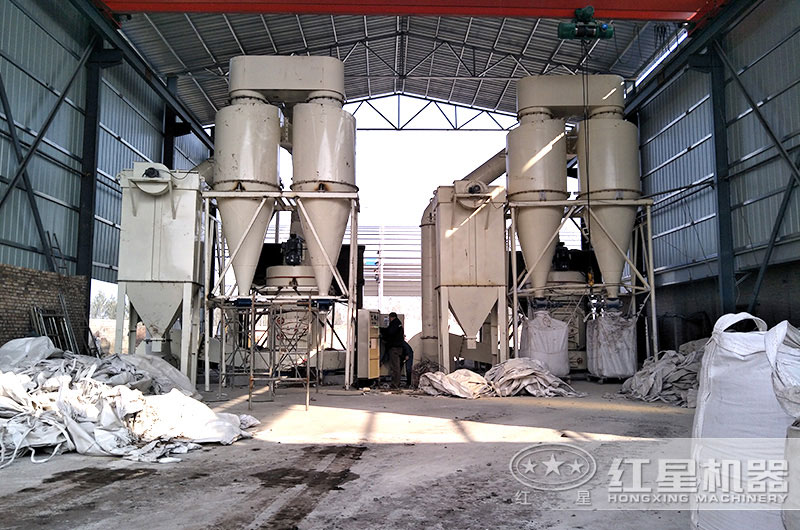 粘土磨粉加工现场 粘土磨粉加工现场