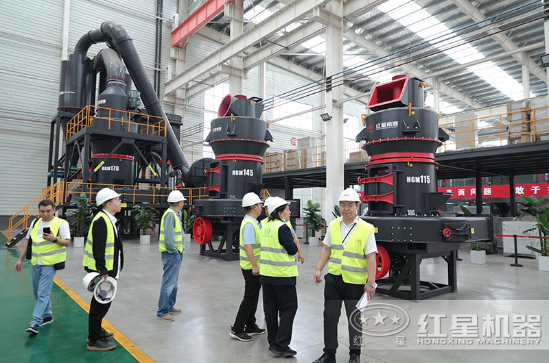 客户来厂选购磨粉机 客户来厂选购磨粉机