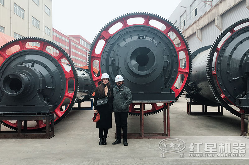 客户来厂考察参观球磨机设备 客户来厂考察参观球磨机设备