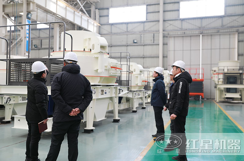 客户来厂考察制砂机设备 客户来厂考察制砂机设备