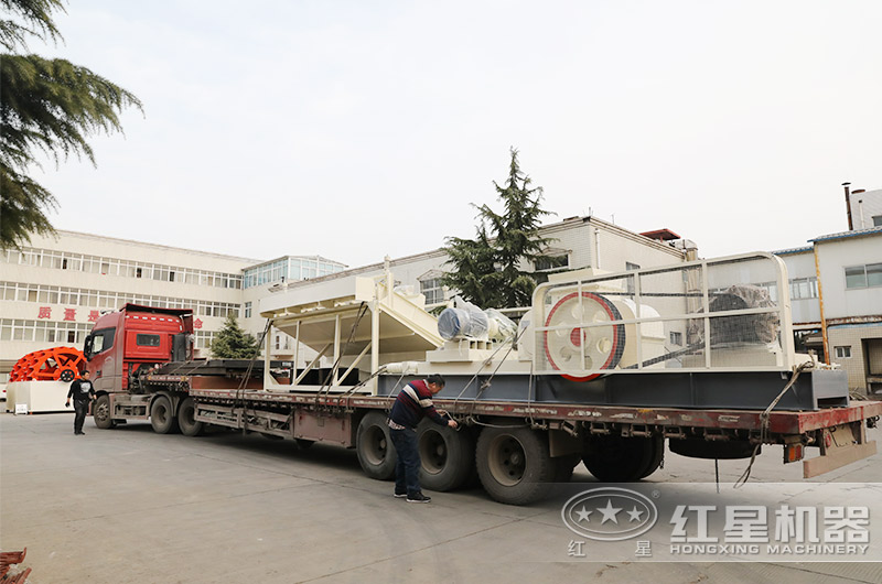 开云电竞整套对辊制沙设备装车发货现场 开云电竞整套对辊制沙设备装车发货现场