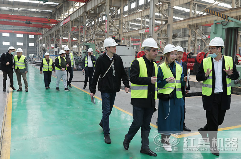 客户一行来厂考察碎石加工设备 客户一行来厂考察碎石加工设备