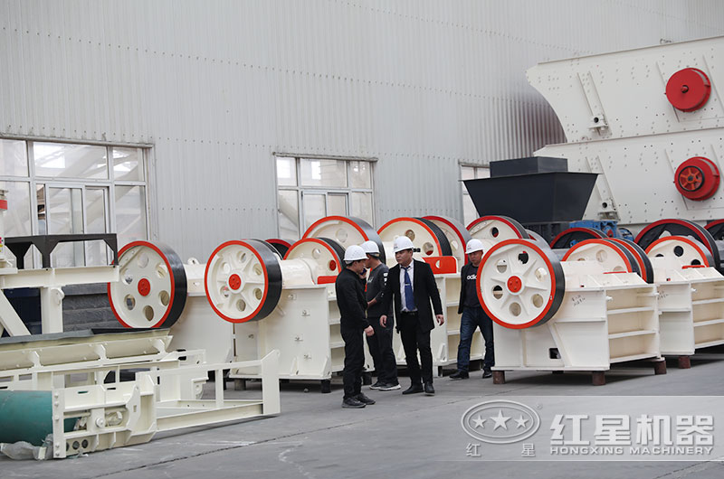 客户来厂参观鄂破机 客户来厂参观鄂破机