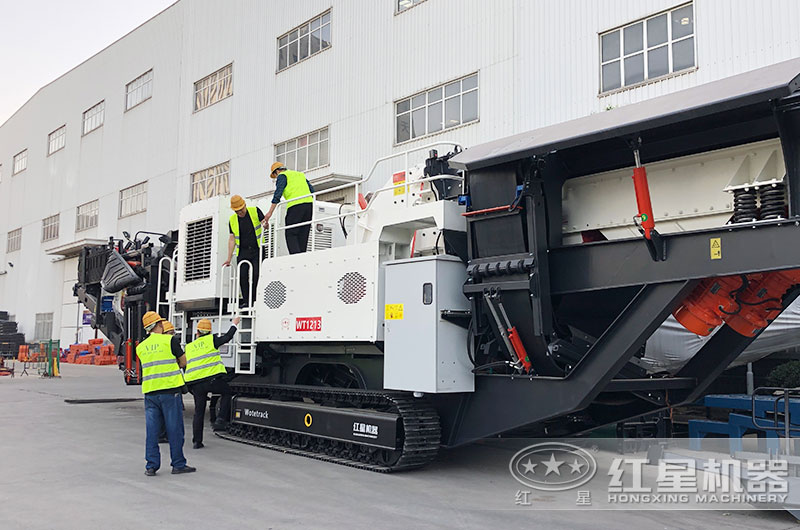 客户来厂考察移动碎石机设备 客户来厂考察移动碎石机设备