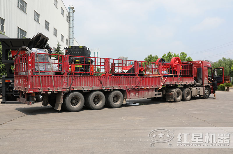 开云电竞300圆锥破碎机整套设备装车发货现场 开云电竞300圆锥破碎机整套设备装车发货现场