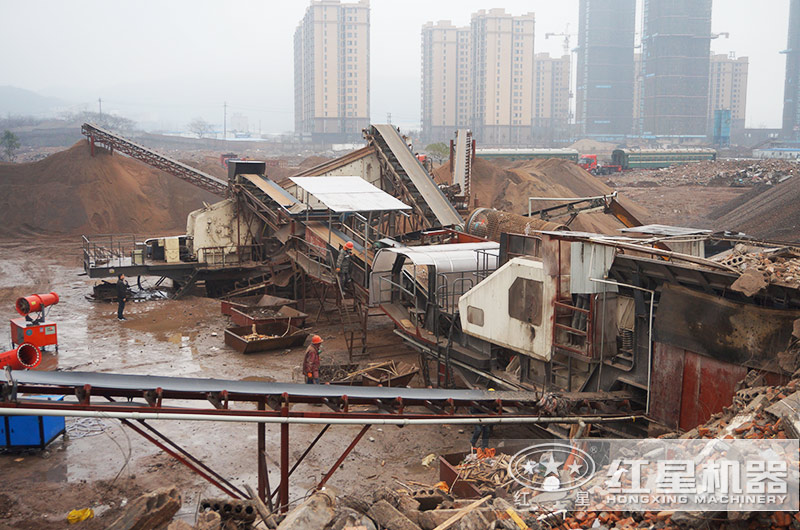 轮胎移动破碎机联机作业现场 轮胎移动破碎机联机作业现场