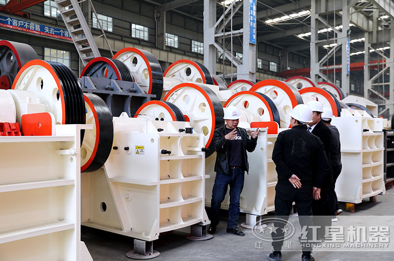 客户来厂考察鄂破机设备 客户来厂考察鄂破机设备