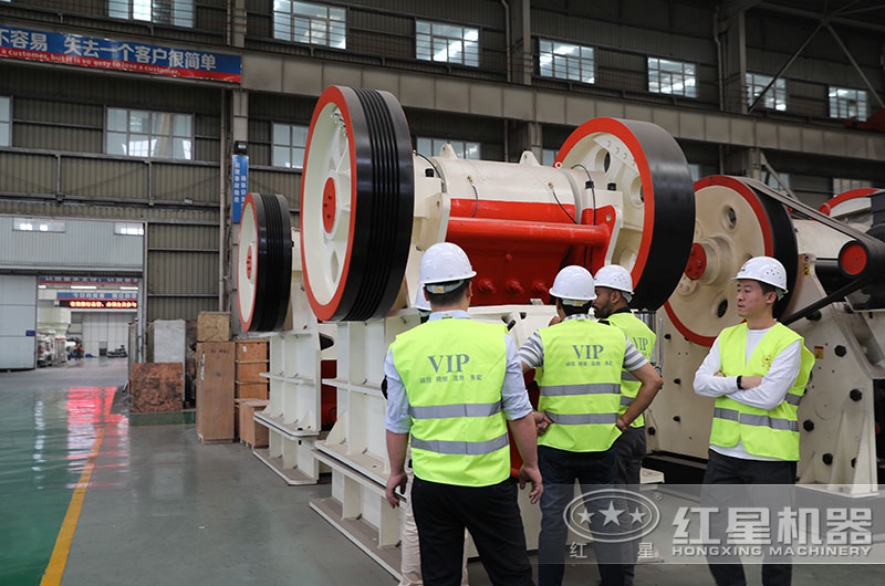 客户来厂考察69颚式破碎机 客户来厂考察69颚式破碎机