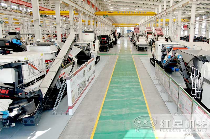 开云电竞机器大型移动碎石机车间实拍 开云电竞机器大型移动碎石机车间实拍