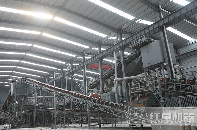 河南南阳大型室内采石场碎石生产现场 河南南阳大型室内采石场碎石生产现场