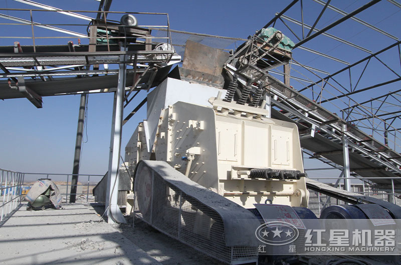 反击式破碎机作业现场 反击式破碎机作业现场